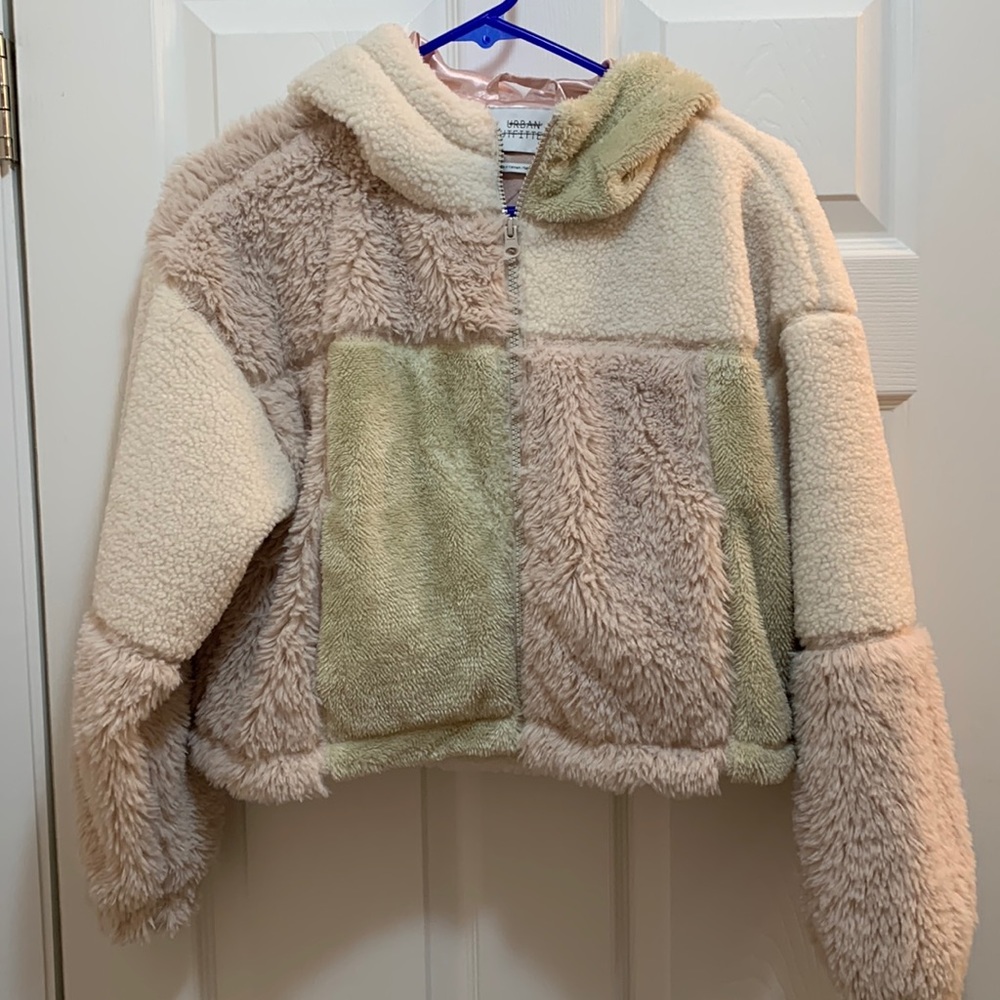 💚 Urban Outfitters VGUC lightweight fall/winter crop zipper coat PRICE FIRM